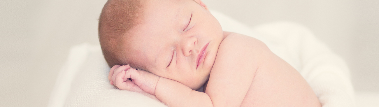 نوم الأطفال حديثي الولادة ( ٠-٤) أشهر
