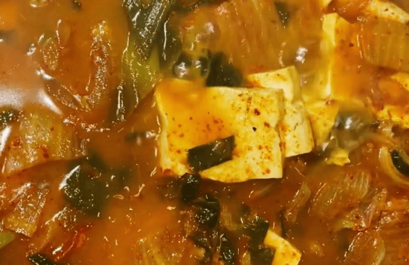 طريقة عمل حساء الكيمتشي جيغي الشهي