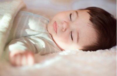 أهم العلامات التي تدل على أن طفلك ينام بشكل كافٍ أم لا