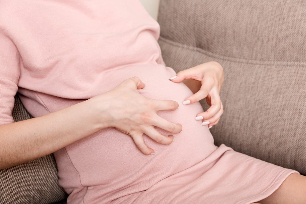 كيف تتعاملين مع حكة البطن أثناء الحمل؟