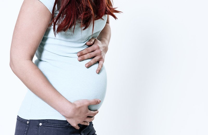 الانتفاخ خلال الحمل: أسبابه وكيفية التخلص منه