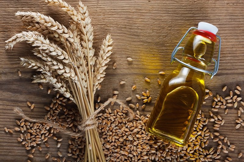 6 فوائد لزيت جنين القمح على الصحة والبشرة