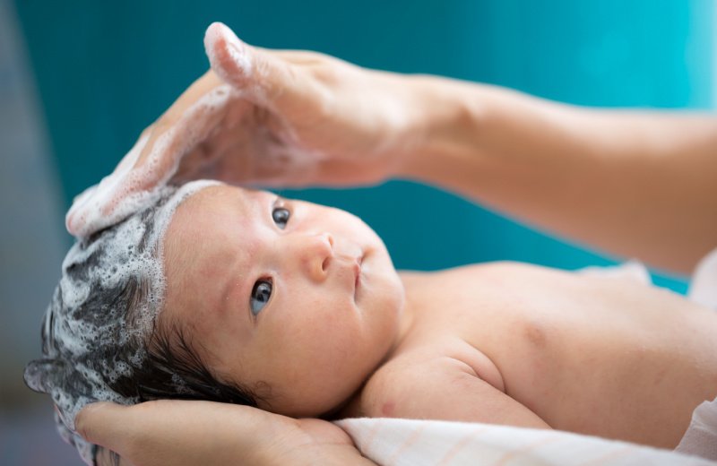 كم مرة يحتاج حديثو الولادة إلى الاستحمام؟