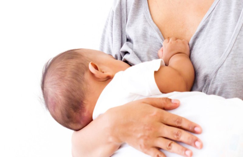 أبرز 10 خرافات شائعة ومتداولة حول الرضاعة الطبيعية